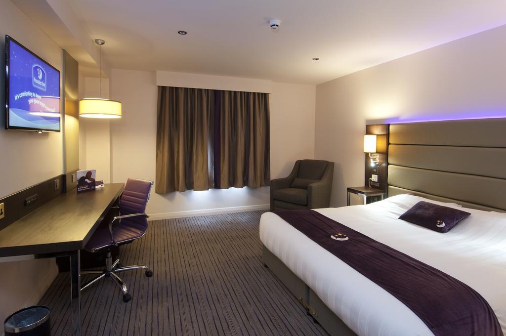 Premier Inn Oldham - Broadway Exterior foto