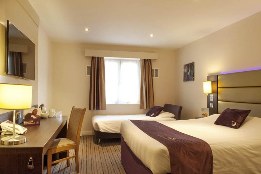 Premier Inn Oldham - Broadway Exterior foto