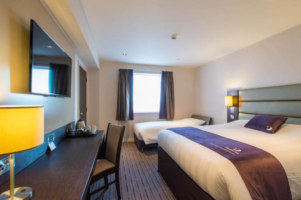 Premier Inn Oldham - Broadway Exterior foto