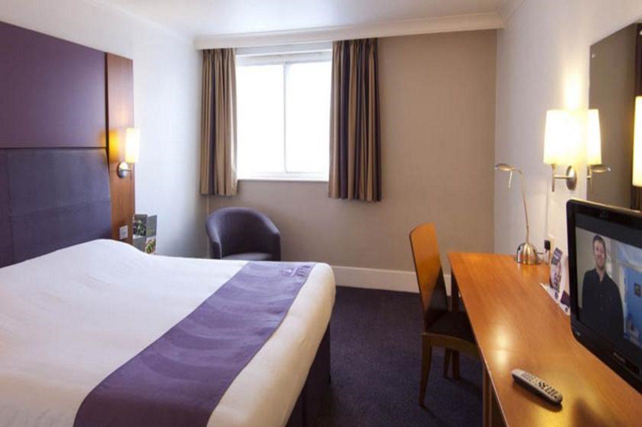 Premier Inn Oldham - Broadway Exterior foto