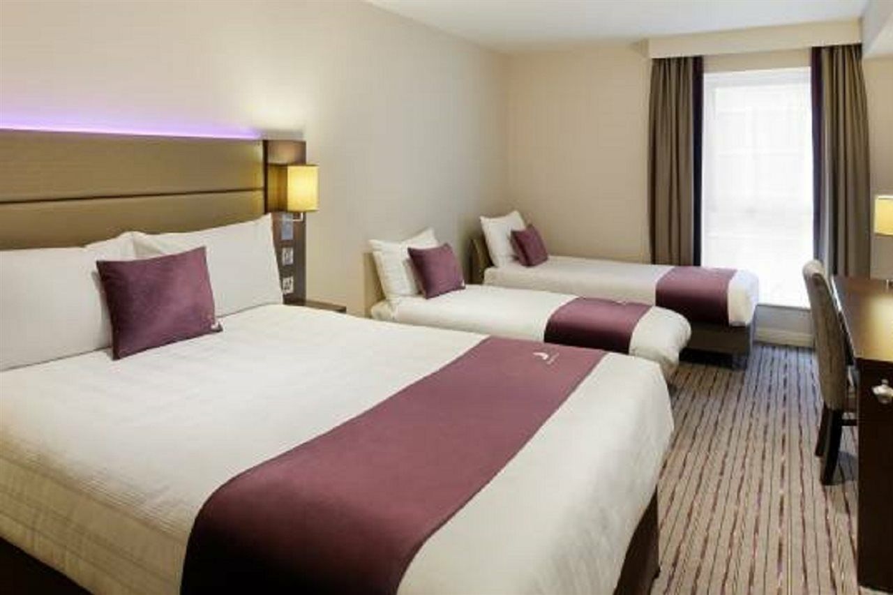 Premier Inn Oldham - Broadway Exterior foto